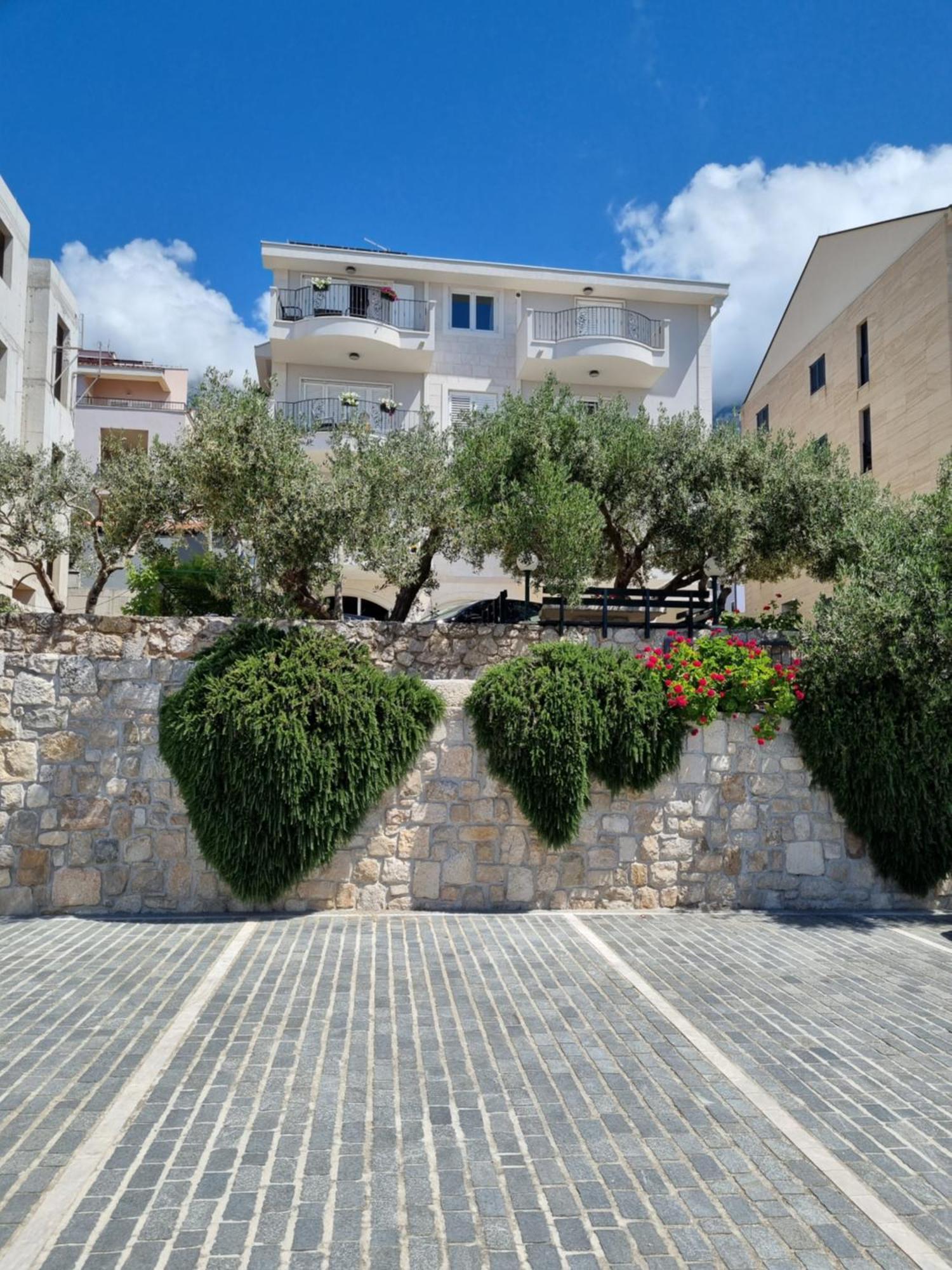 Apartments Tomas Makarska Eksteriør billede